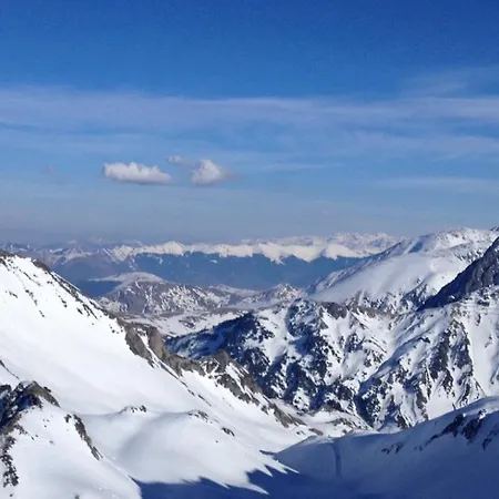 Au Pied Des Pistes * لا مونجي