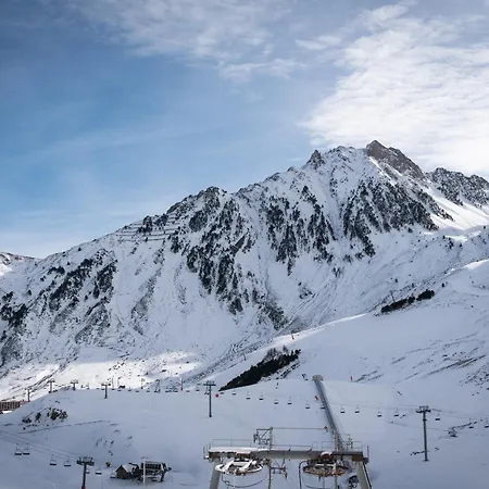 Au Pied Des Pistes * لا مونجي