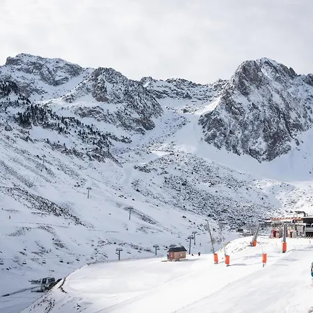 Au Pied Des Pistes